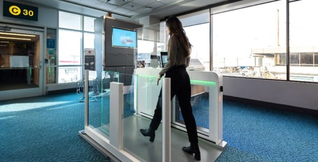 Hãng hàng không đầu tiên ở Canada dùng nhận dạng khuôn mặt cho khách